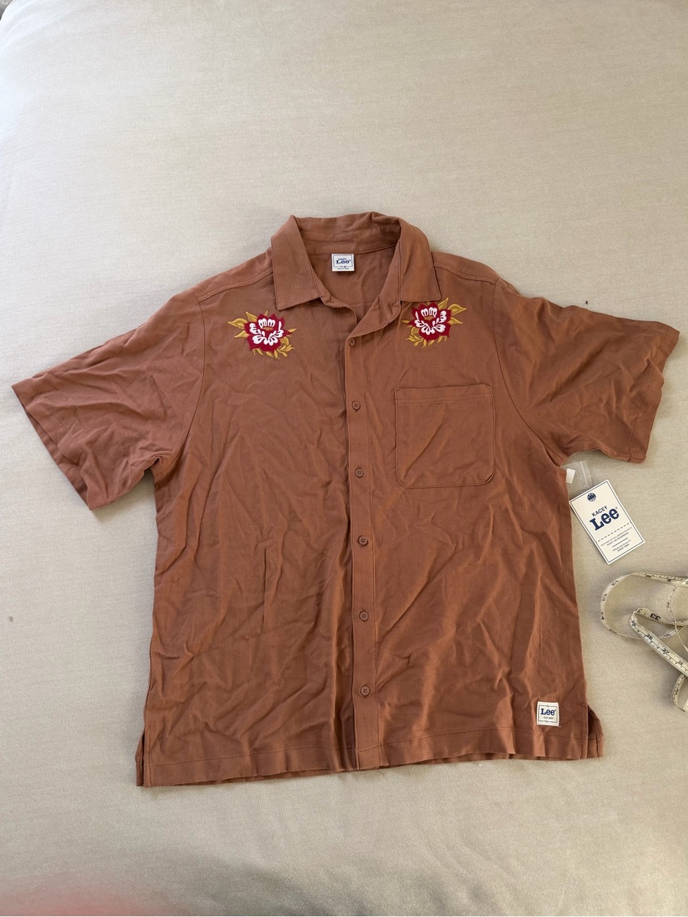 Lee Men's Rust-Brown Short-Sleeve Button-Down Shirt with Floral Embroidery